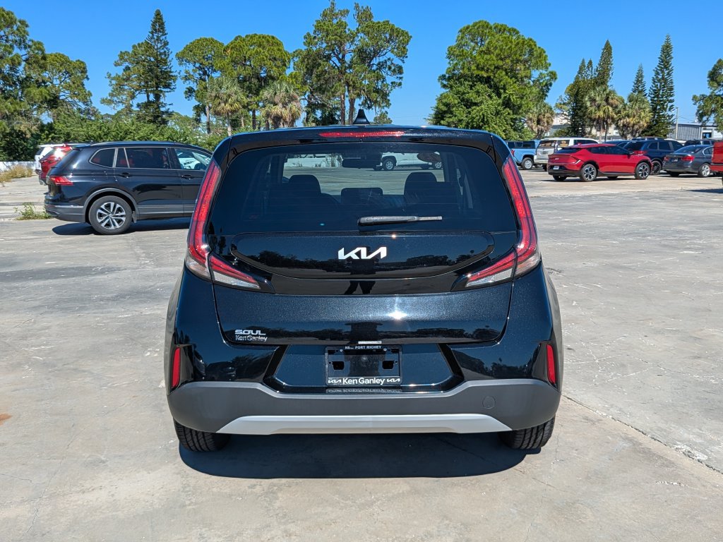 Certified 2023 Kia Soul LX FWD image 7