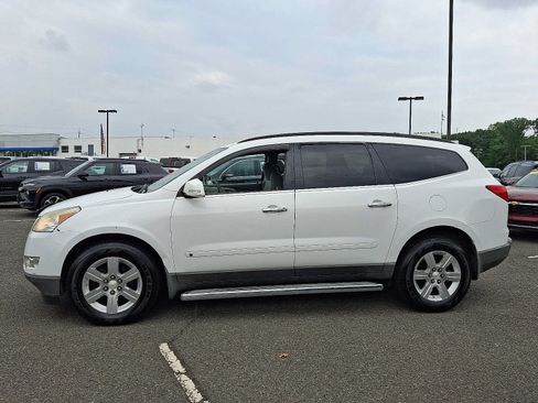 Used 2010 Chevrolet Traverse LT w/ Personal Connectivity Package FWD image 4