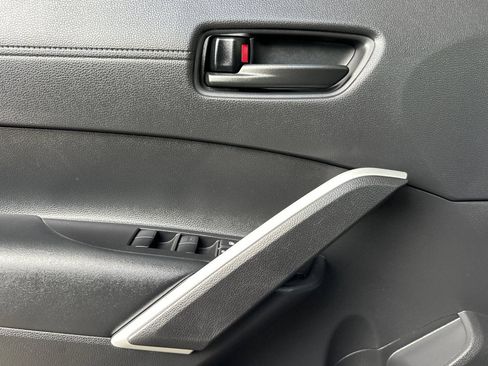 Certified 2025 Toyota Corolla Cross LE FWD image 11