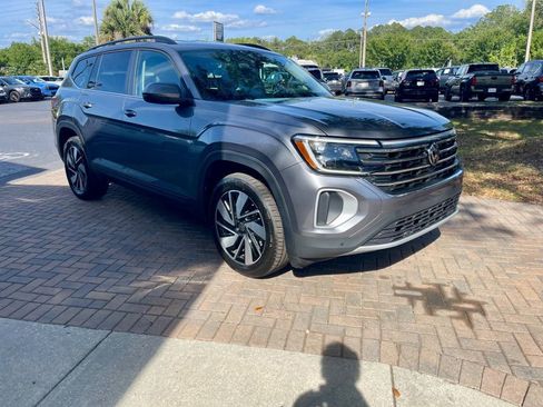 Used 2025 Volkswagen Atlas SE FWD image 8