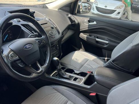 Used 2017 Ford Escape SE w/ SE Sport Appearance Package FWD image 10