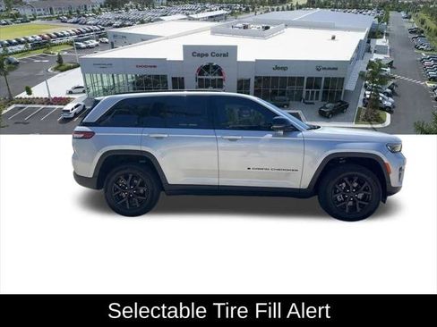 Certified 2025 Jeep Grand Cherokee Altitude AWD/4WD image 15