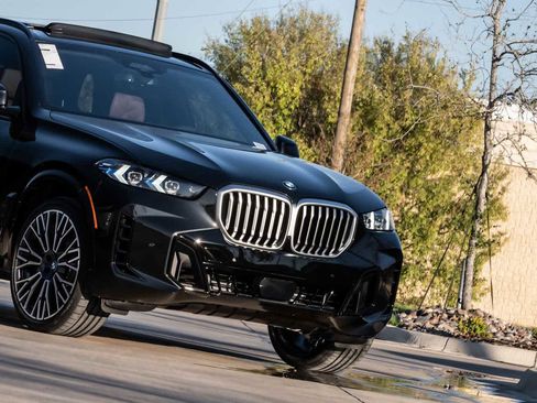 Used 2026 BMW X5 xDrive40i w/ M Sport Package AWD/4WD image 3