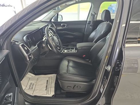 Used 2023 Kia Sorento EX AWD/4WD image 13