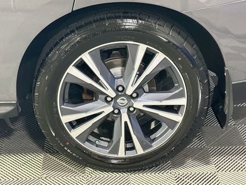 Used 2018 Nissan Pathfinder Platinum image 12