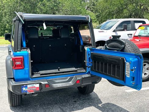 Used 2022 Jeep Wrangler Unlimited Sport AWD/4WD image 28