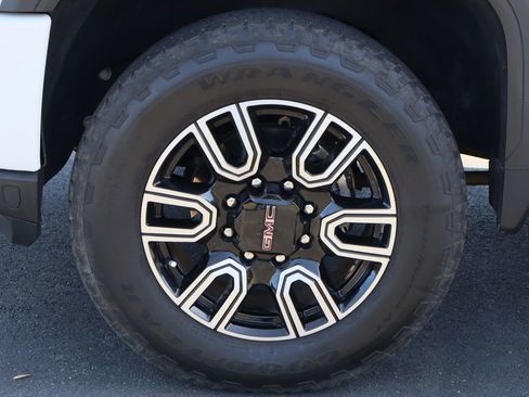 Used 2022 GMC Sierra 2500 AT4 w/ AT4 Premium Plus Package image 34