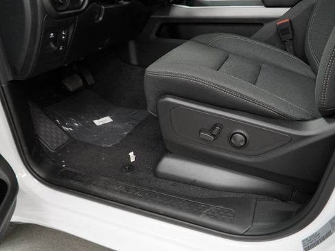 New 2026 RAM 1500 4x4 Crew Cab image 27