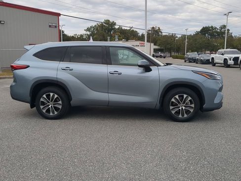 Used 2022 Toyota Highlander XLE image 12