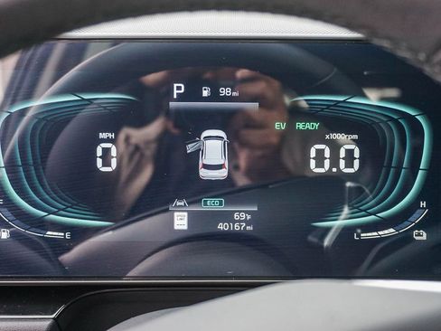 Certified 2024 Kia Niro EX FWD image 22