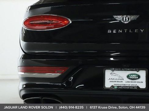 Used 2022 Bentley Bentayga image 44