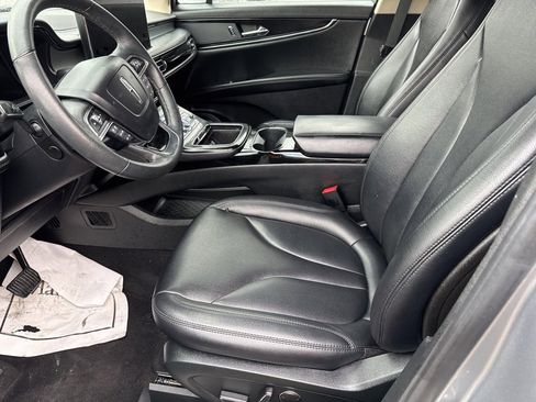 Certified 2022 Lincoln Nautilus FWD w/ Premium Package image 11