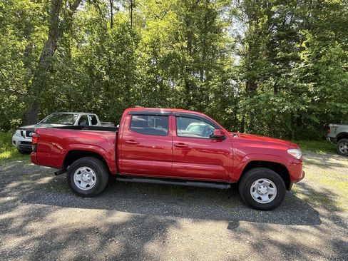 Used 2020 Toyota Tacoma SR image 1