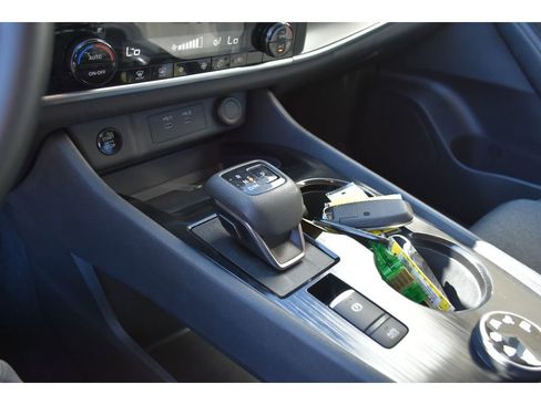 Used 2024 Nissan Rogue SV image 24