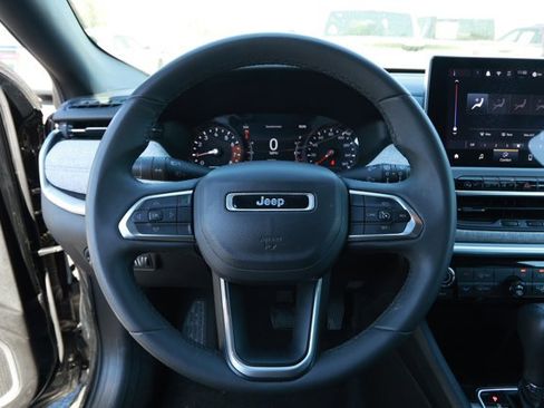 Used 2024 Jeep Compass Latitude image 11