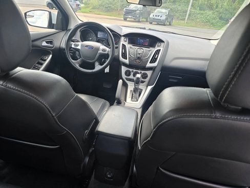 Used 2014 Ford Focus SE w/ Equipment Group 201A FWD image 22