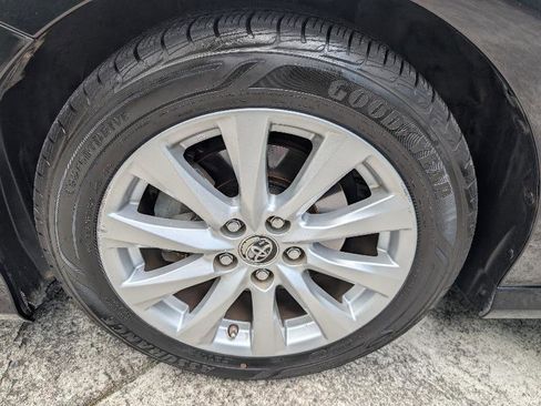 Used 2018 Toyota Camry LE FWD image 33