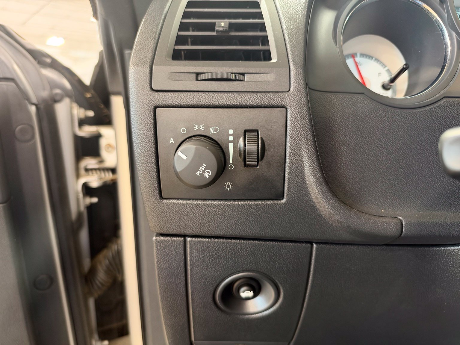 Used 2010 Dodge Challenger R/T RWD image 25