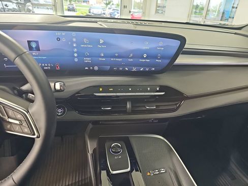 Used 2025 Buick Enclave Sport Touring w/ Power Package AWD/4WD image 27