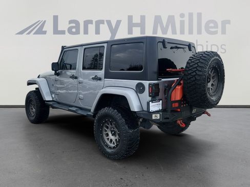 Used 2016 Jeep Wrangler Unlimited Sahara image 4