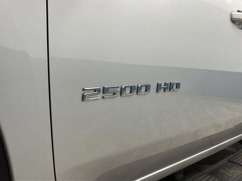 Used 2022 Chevrolet Silverado 2500 LT w/ Convenience Package image 36