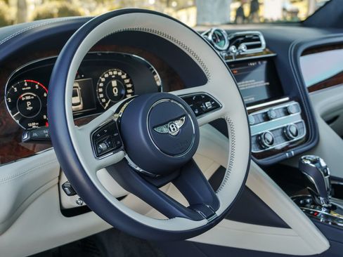Certified 2024 Bentley Bentayga AWD/4WD image 16
