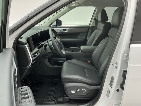 Used 2025 Hyundai Santa Fe SEL image 17