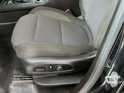 Used 2018 Chevrolet Traverse LT image 28