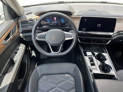 Used 2024 Volkswagen Atlas SE image 19