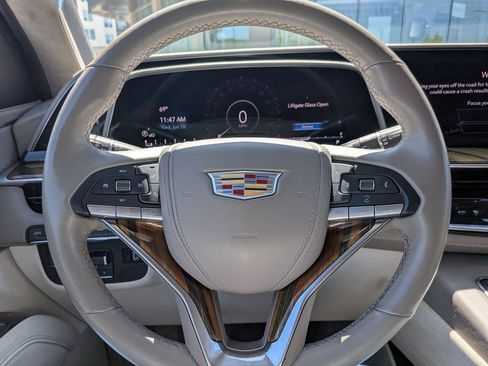 Used 2021 Cadillac Escalade Premium Luxury Platinum AWD/4WD image 16