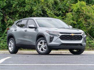 Used 2025 Chevrolet Trax LS w/ LS Convenience Package FWD video 2