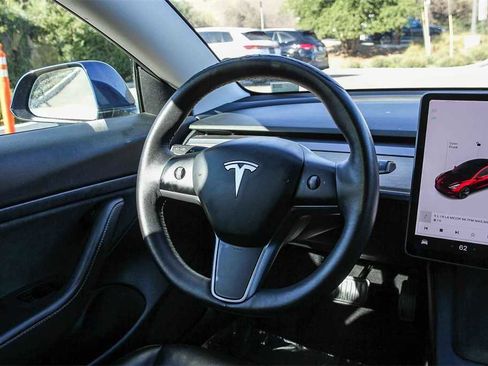 Used 2021 Tesla Model 3 Standard Range Plus image 16