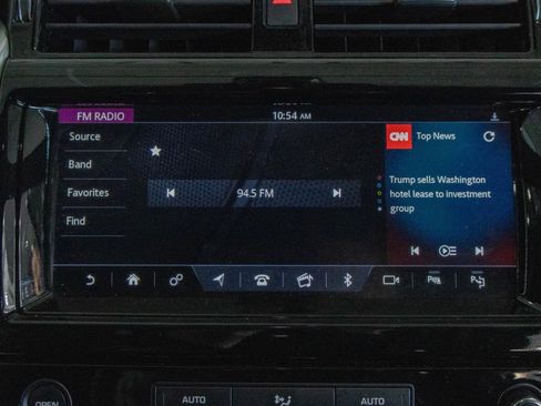 Used 2019 Land Rover Discovery HSE image 9