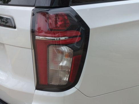 Certified 2022 Chevrolet Tahoe Z71 w/ Luxury Package image 11