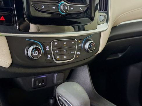 Used 2022 Chevrolet Traverse LS FWD image 19