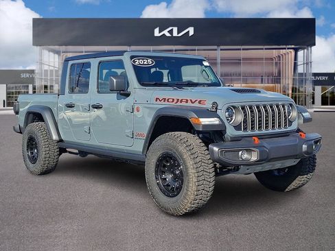 Used 2026 Jeep Gladiator Mojave AWD/4WD image 1
