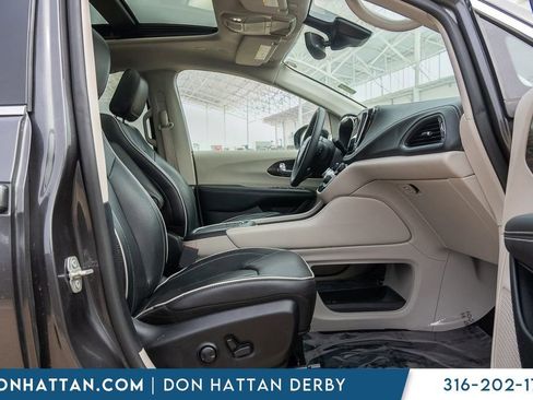 Used 2023 Chrysler Pacifica Limited image 22