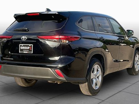 Used 2023 Toyota Highlander L FWD image 13