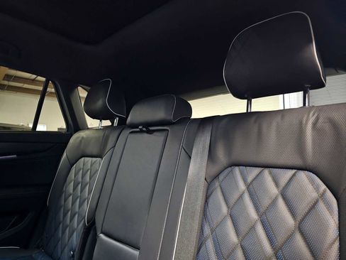 Used 2025 Volkswagen Atlas Cross Sport SEL Premium R-Line image 19