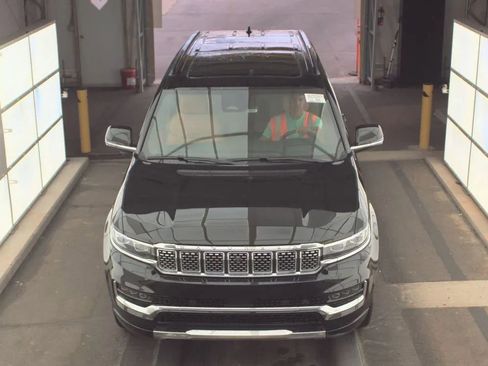 Used 2023 Jeep Grand Wagoneer L Series III AWD/4WD image 3