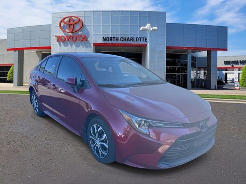 Used 2025 Toyota Corolla LE image 3