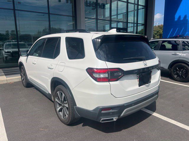 Used 2023 Honda Pilot Touring image 6