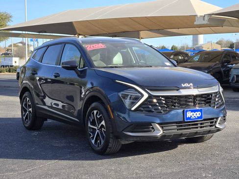 Used 2024 Kia Sportage EX image 3