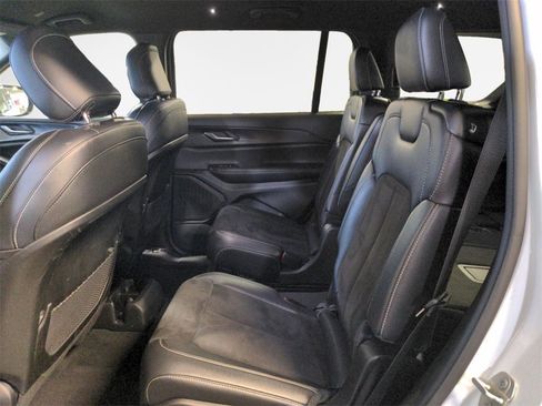 Used 2023 Jeep Grand Cherokee L Altitude image 24