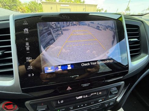 Used 2017 Honda Pilot Touring image 16