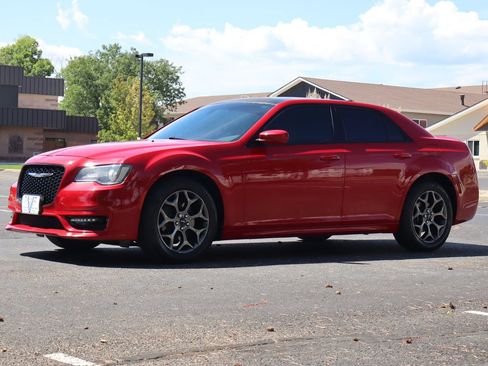 Used 2018 Chrysler 300 S w/ S Model Appearance Package AWD/4WD image 11