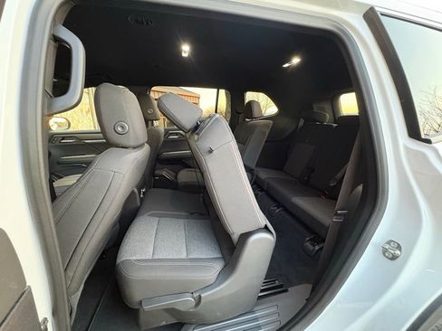 Used 2025 GMC Acadia Elevation image 46