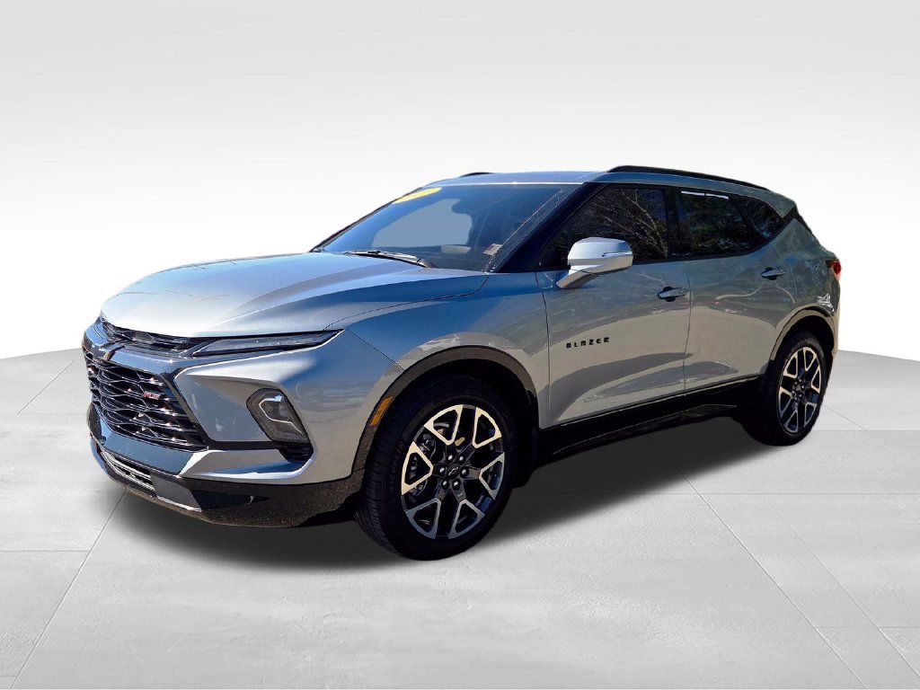 Used 2025 Chevrolet Blazer RS w/ Driver Confidence II Package AWD/4WD image 4