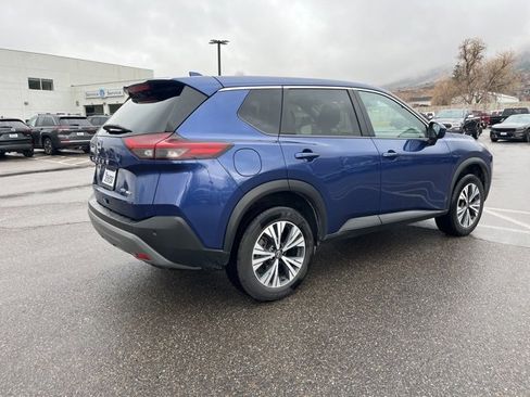 Used 2023 Nissan Rogue SV image 3