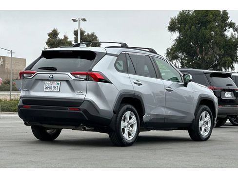 Used 2020 Toyota RAV4 XLE w/ Convenience Package AWD/4WD image 4